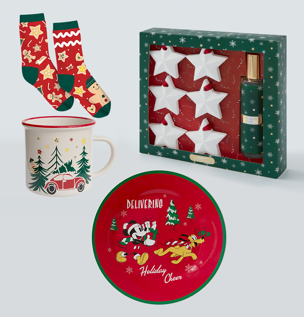 Božićni set, božićne čarape i šolje, i pribor za jelo sa motivom Miki Mausa, koji se može kupiti u Pepco prodavnicama.
